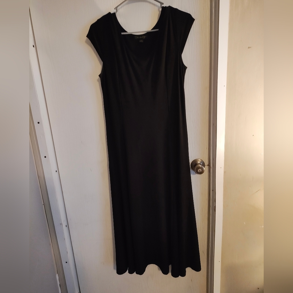 Elegant Black Maxi Dress